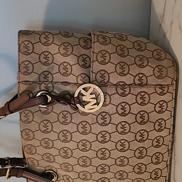 Michael Kors East West Monogram Travel Tote Bag Tan Brown Gold Hardware CarryAll - Picture 5 of 16